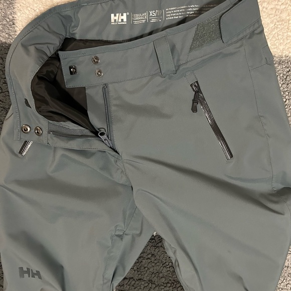 Helly Hansen Women’s Legendary Insulated Ski Pants - Picture 5 of 9